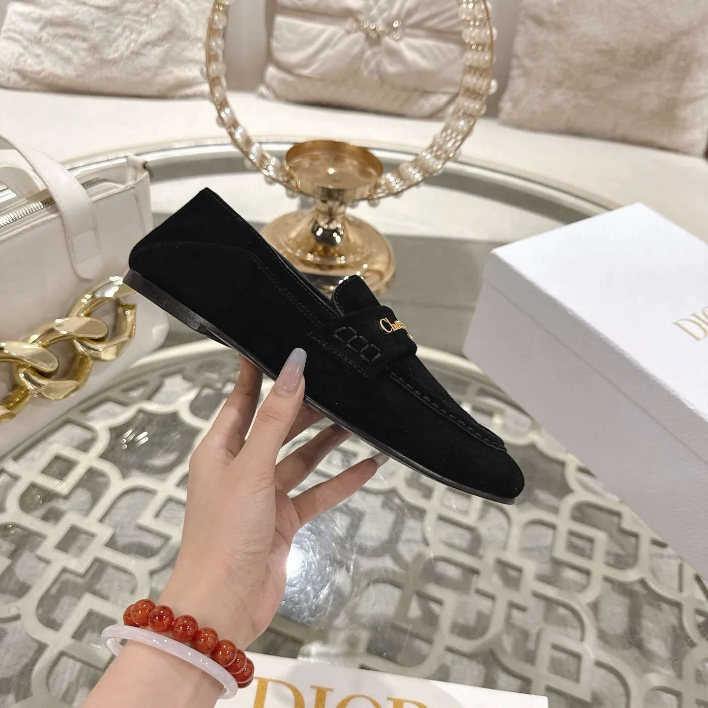 👟👟Ex-factory price 640👟👟 🍸 Dior Dior | 2025 ˢˢD Home 2025 Spring and Summer New Products The latest popular slip-on letter buckle loafers series〰 Original purchase, development and production👍🏻This Dior loafer is carefully made of black glossy cow leather, and the front letter plate is decorated with golden tone Christian Dior Paris logo. Paired with a leather-injected outsole, it adds classic style to any casual look. Upper: original cowhide/cow suede, lining: cowhide, outsole: injection molded leather outsole imported from Italy, heel height: 1cm, size: 35-42 (customized at 40.41.42)